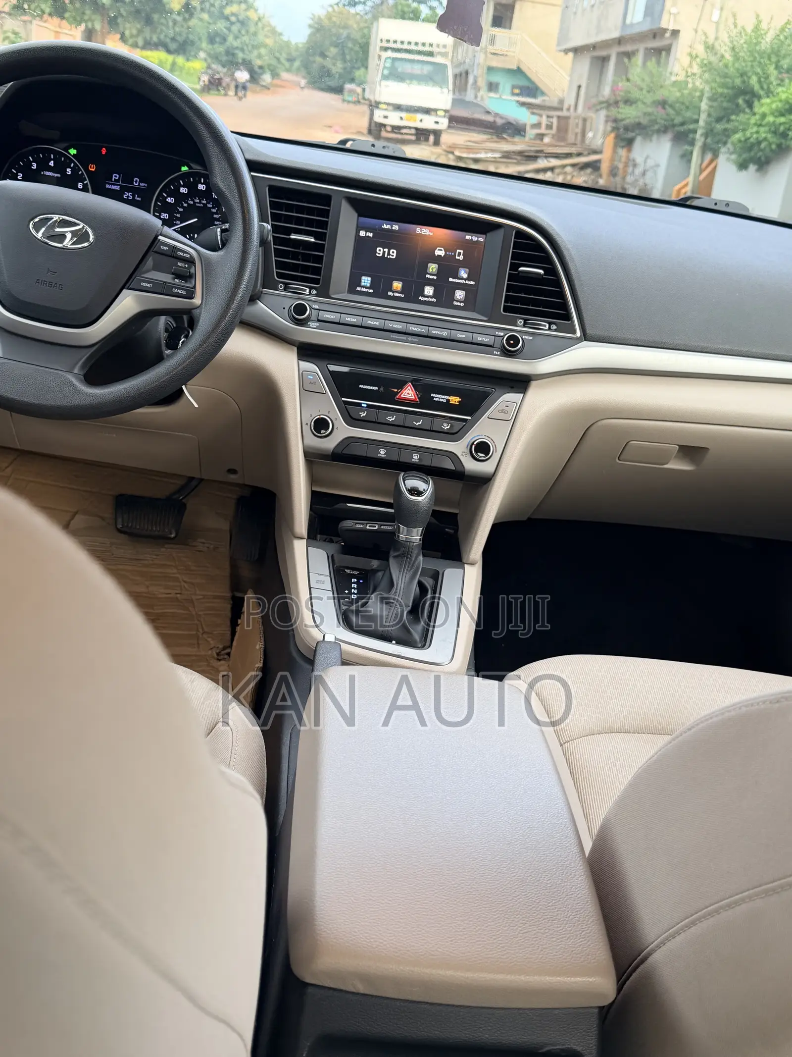 Hyundai Elantra SE Sedan FWD (2.0L 4cyl 6M) 2017 White