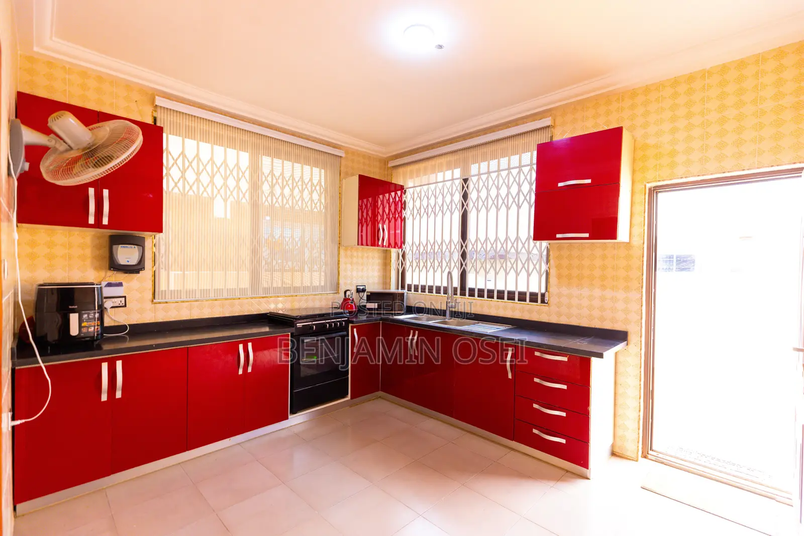 3bdrm House in Oak Villa Estate, Accra Metropolitan for sale