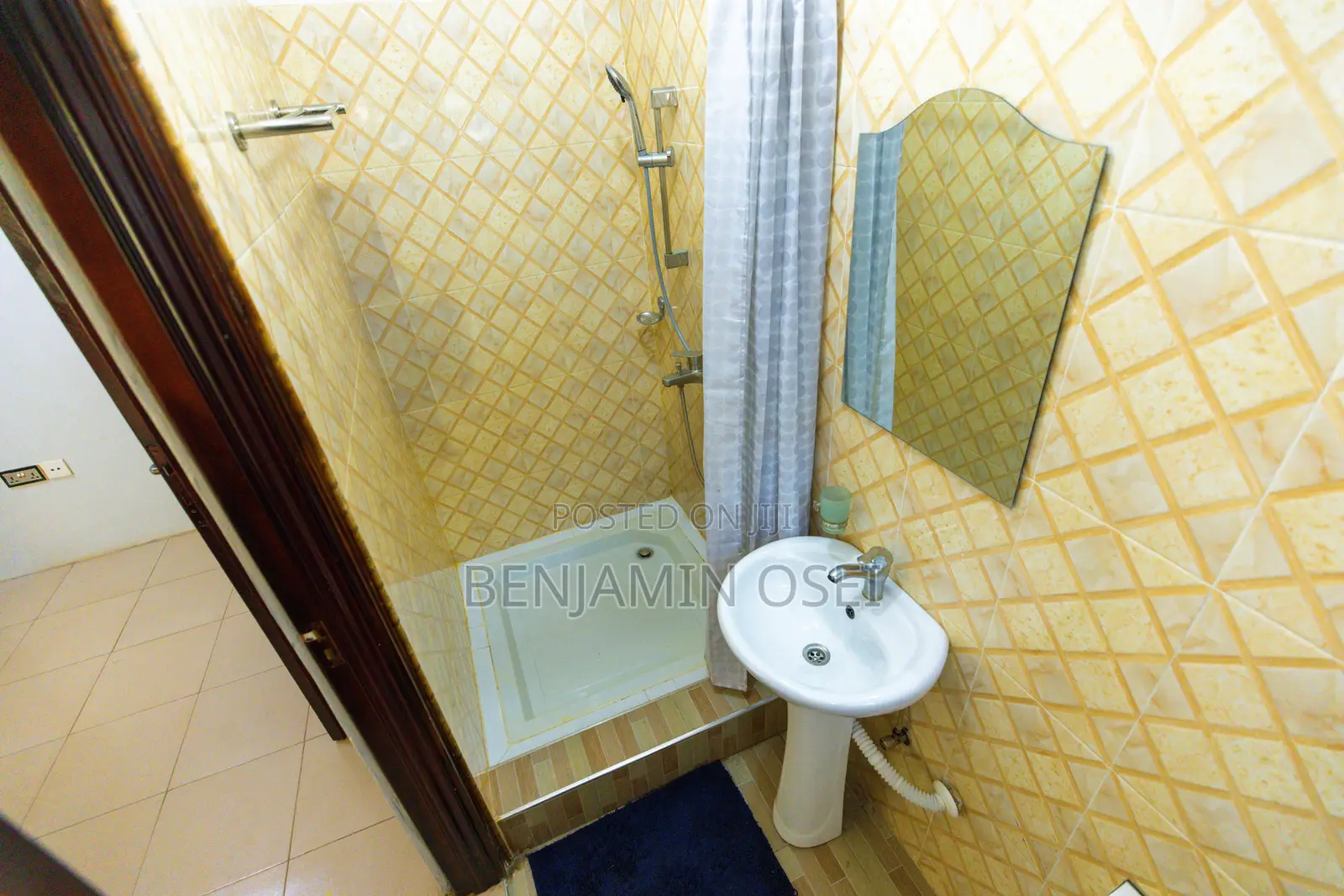 3bdrm House in Oak Villa Estate, Accra Metropolitan for sale