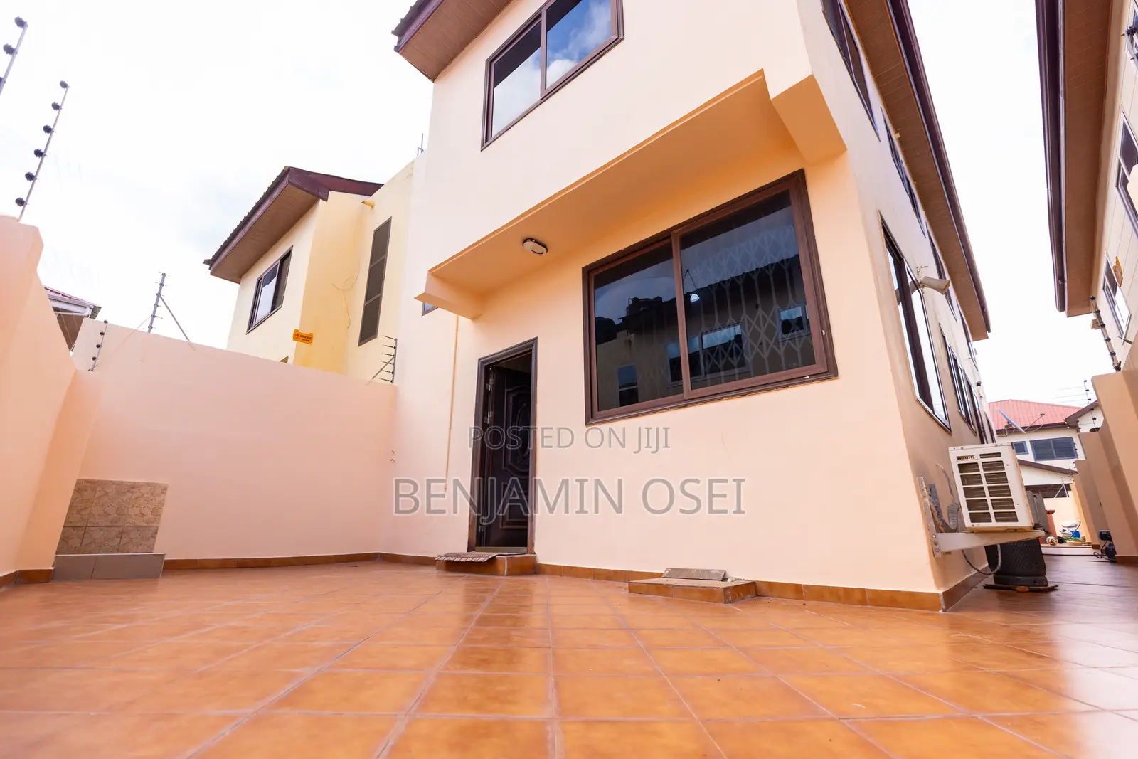3bdrm House in Oak Villa Estate, Accra Metropolitan for sale