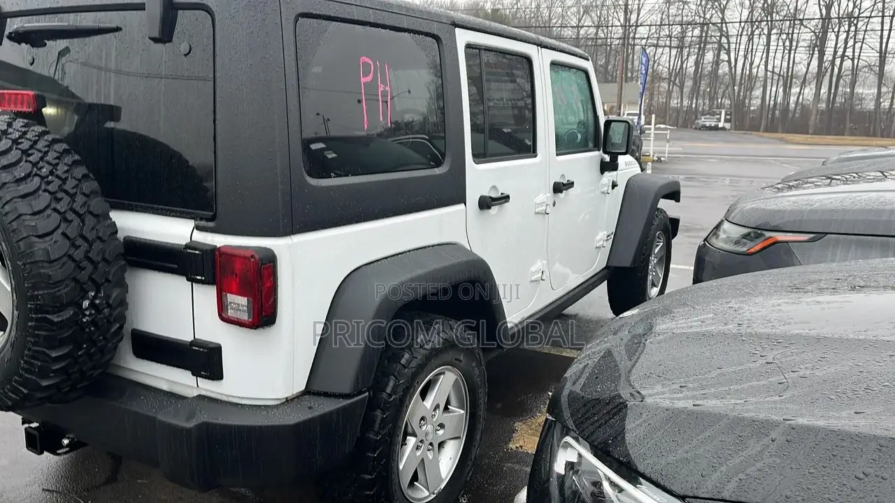 Jeep Wrangler Unlimited Rubicon 4dr SUV 4WD (3.6L 6cyl 6M) 2014 White