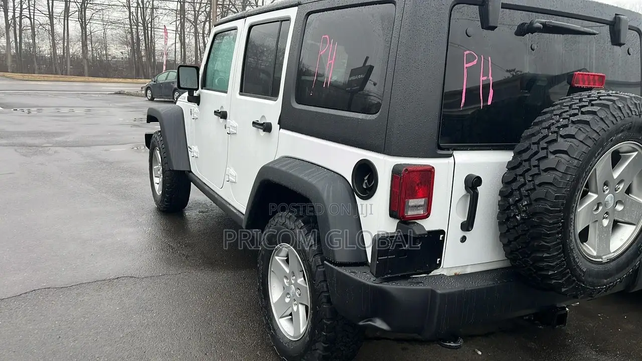 Jeep Wrangler Unlimited Rubicon 4dr SUV 4WD (3.6L 6cyl 6M) 2014 White