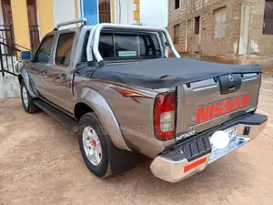 Nissan Hardbody 2019 Gray
