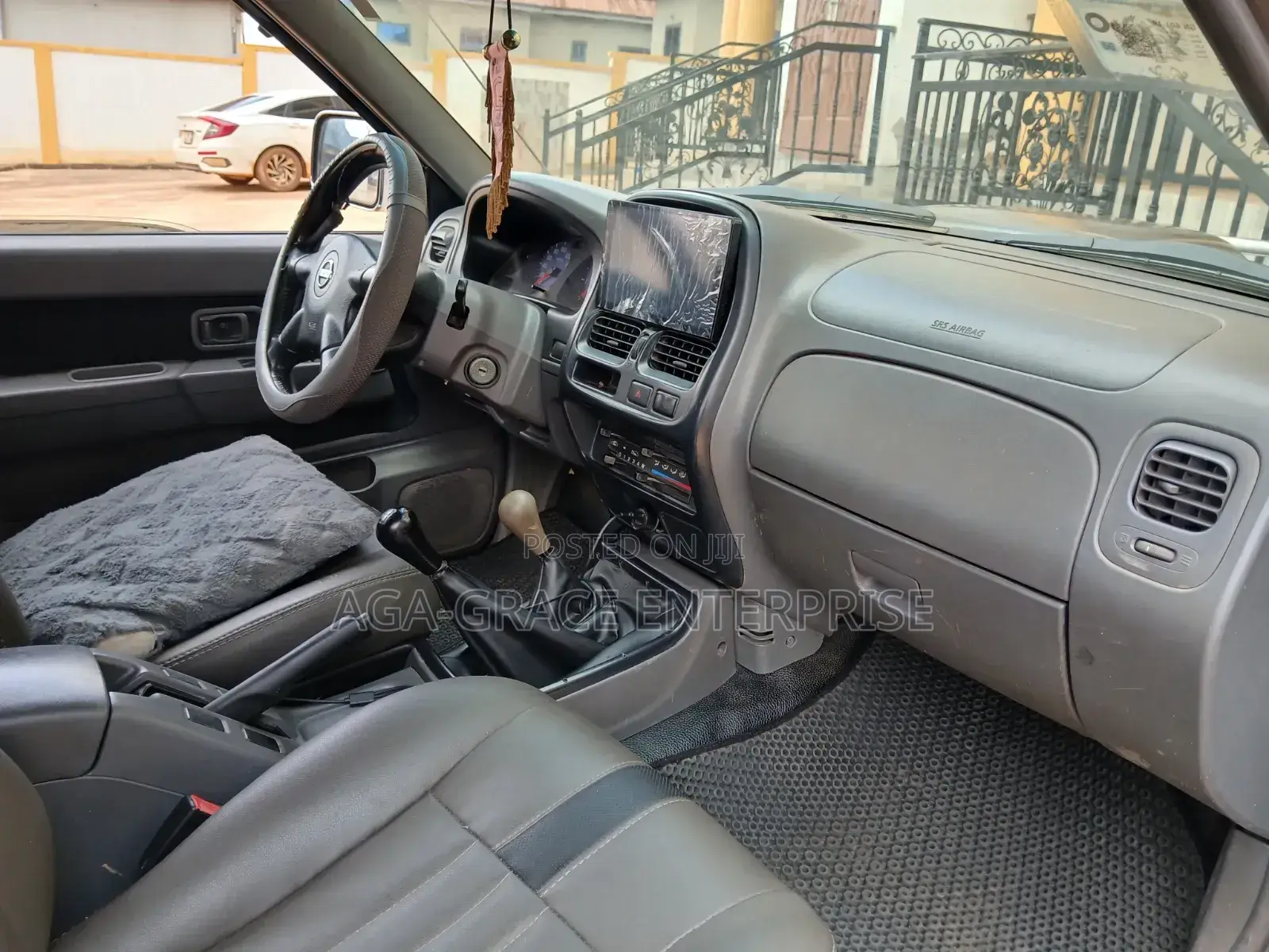 Nissan Hardbody 2019 Gray