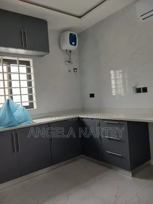 4bdrm House in Sakumono Estates, Accra Metropolitan for sale