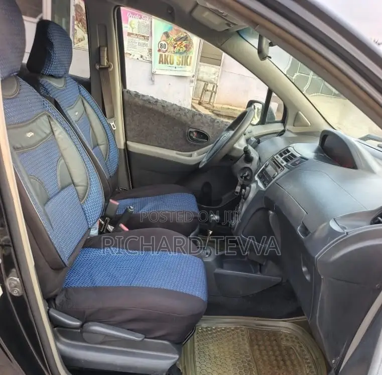 Toyota Vitz 1.3 AWD 3dr 2010 Black