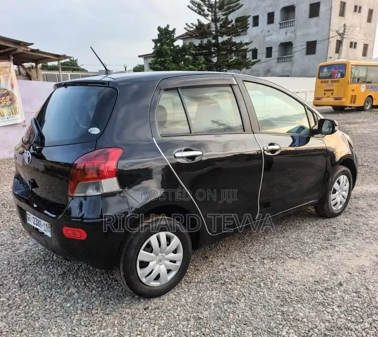 Toyota Vitz 1.3 AWD 3dr 2010 Black