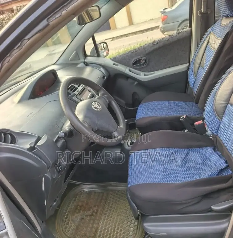 Toyota Vitz 1.3 AWD 3dr 2010 Black