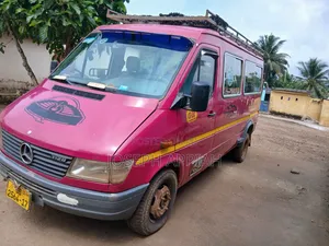 Mercedes-Benz Sprinter 2005 Pink