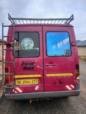 Mercedes-Benz Sprinter 2005 Pink