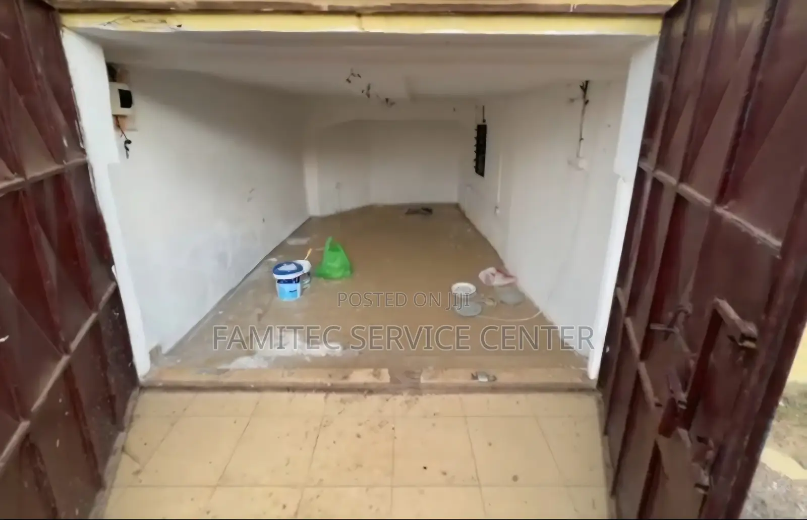 Spacious Shop/Warehouse