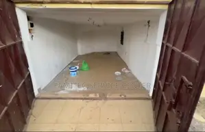 Spacious Shop/Warehouse