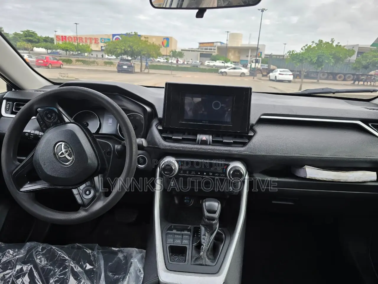 Toyota RAV4 XLE 2021 Silver