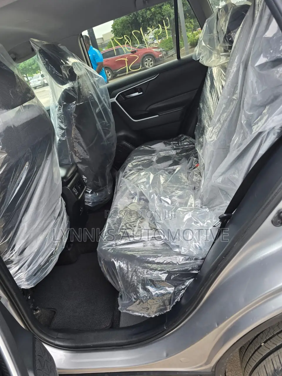 Toyota RAV4 XLE 2021 Silver