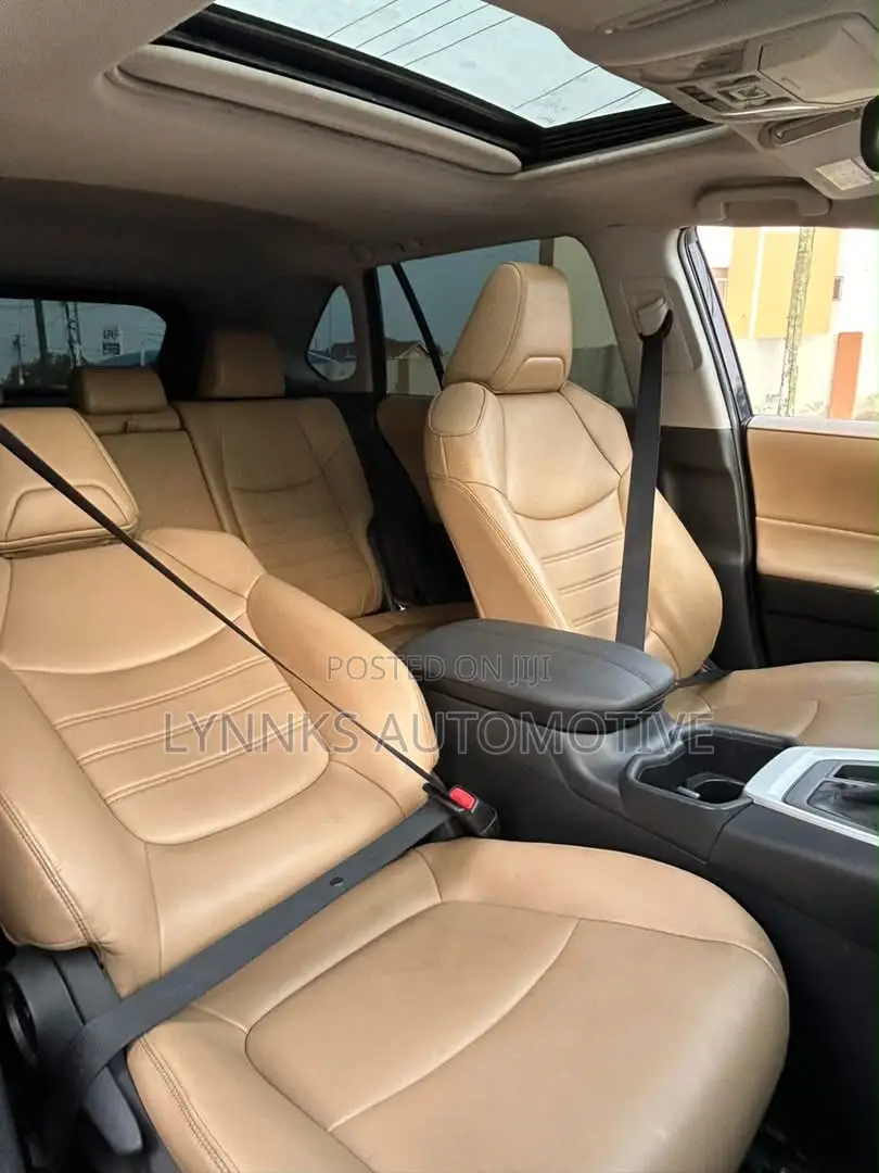 Toyota RAV4 XLE Premium 2022 Brown