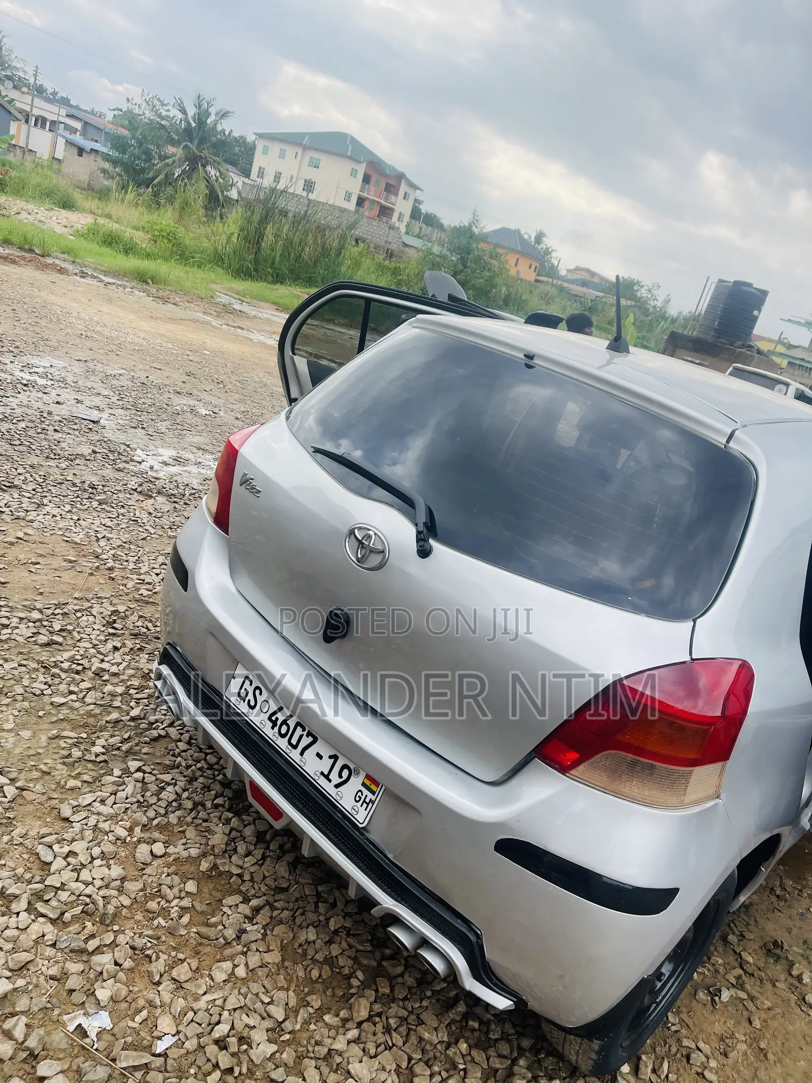Toyota Vitz 2010 Silver