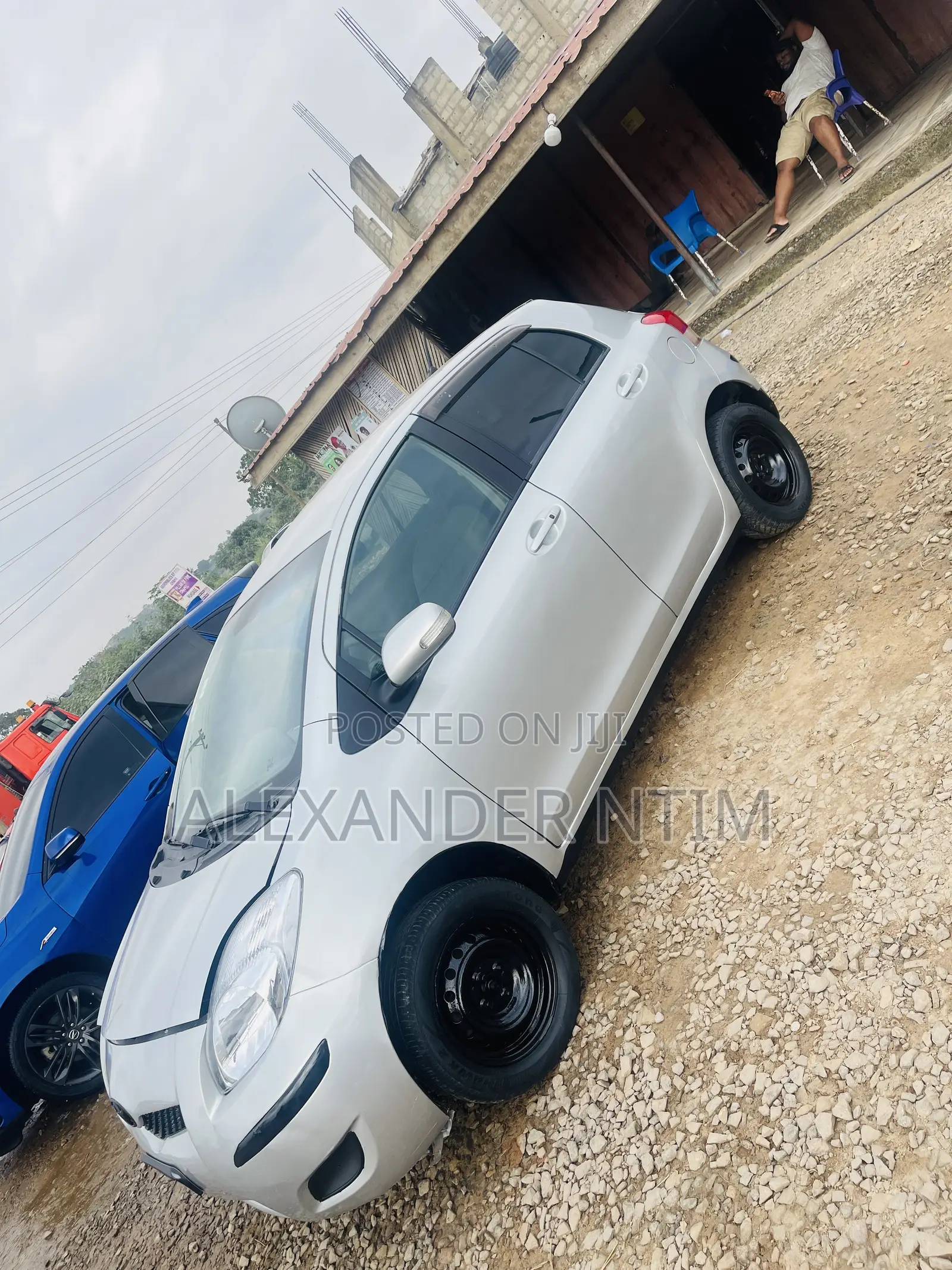 Toyota Vitz 2010 Silver