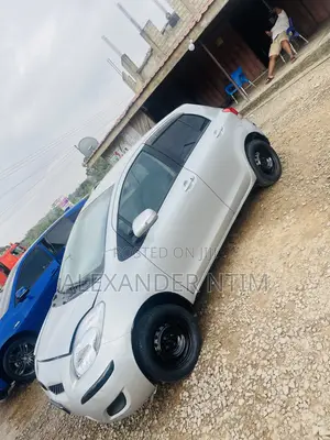 Toyota Vitz 2010 Silver