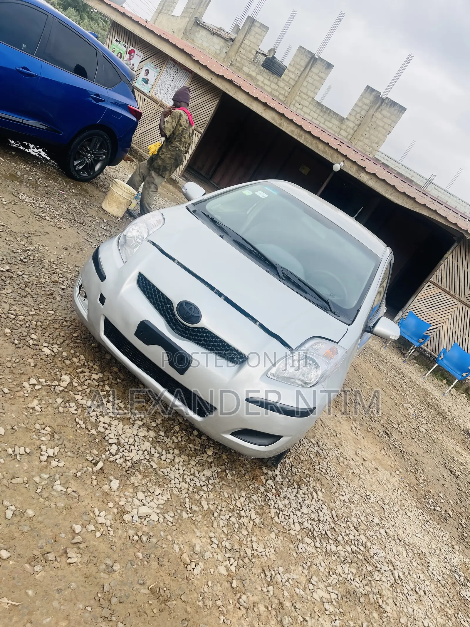 Toyota Vitz 2010 Silver