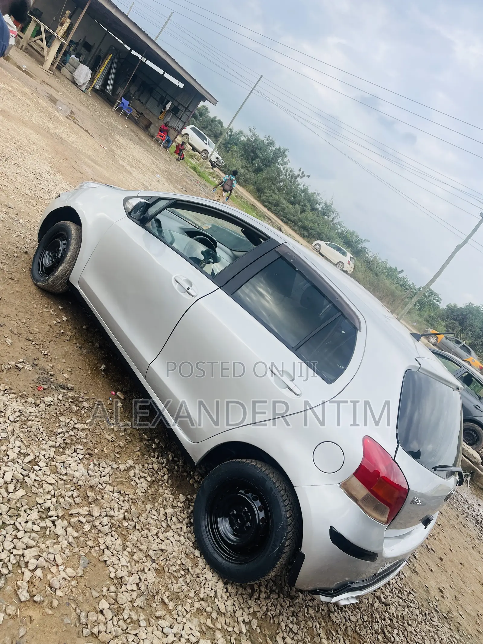 Toyota Vitz 2010 Silver