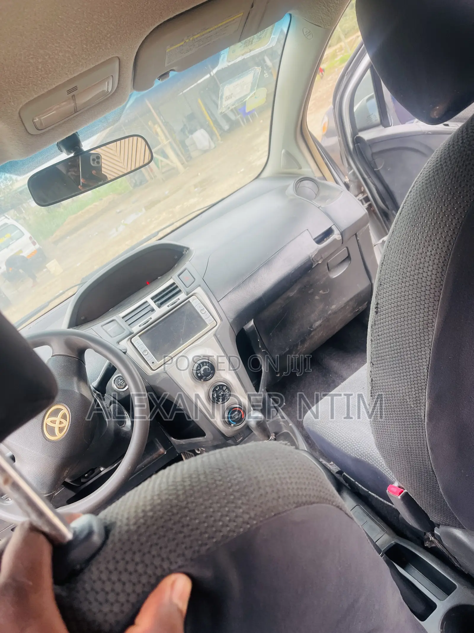 Toyota Vitz 2010 Silver