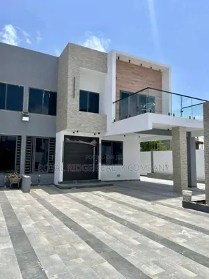 4bdrm Townhouse / Terrace in Burma Hills Close To, Accra Metropolitan