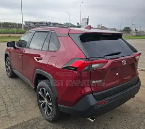 Toyota RAV4 XLE 2021 Brown