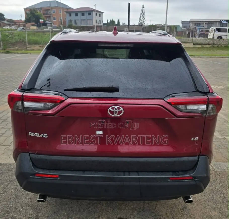 Toyota RAV4 XLE 2021 Brown