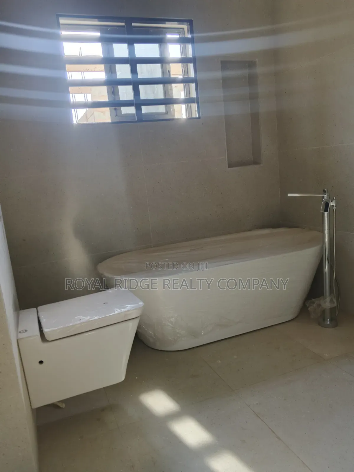 4bdrm Townhouse / Terrace in Burma Hills Close To, Accra Metropolitan