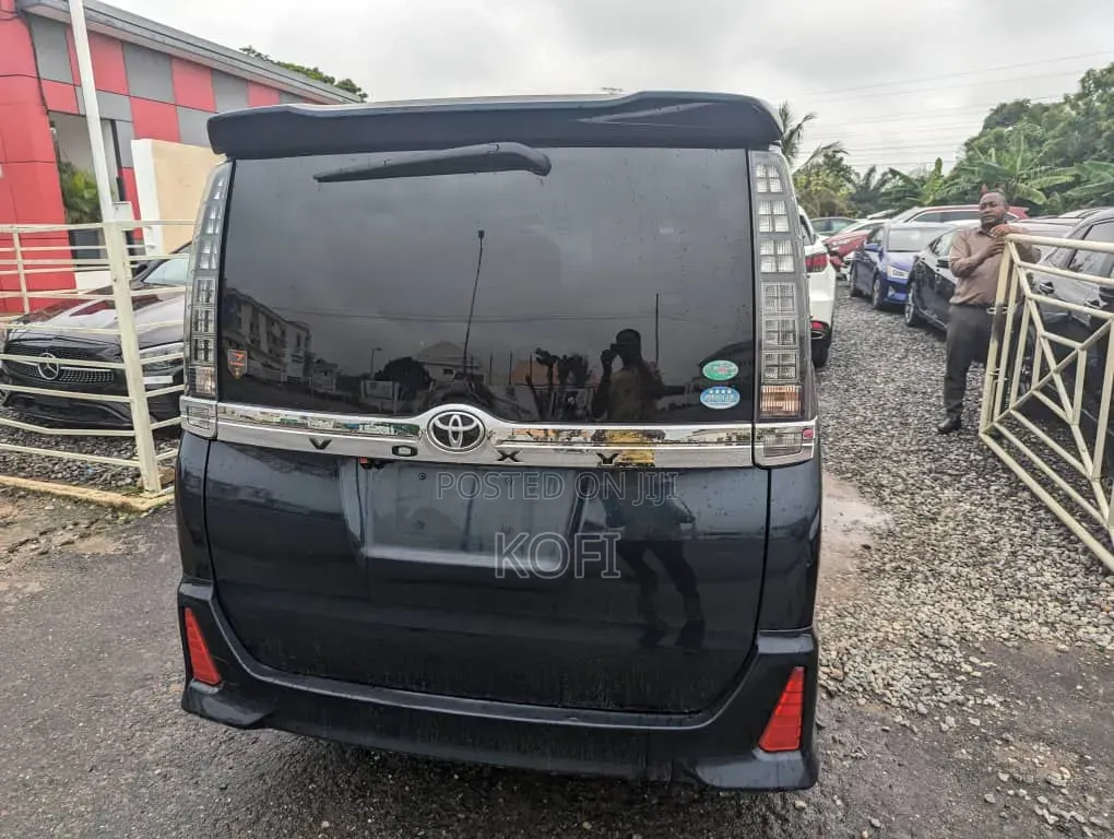 Toyota Voxy 2014 Black