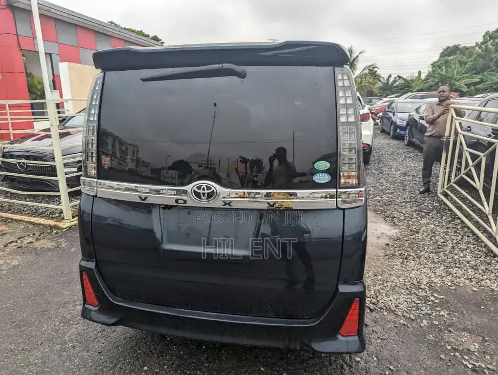 Toyota Voxy 2014 Black