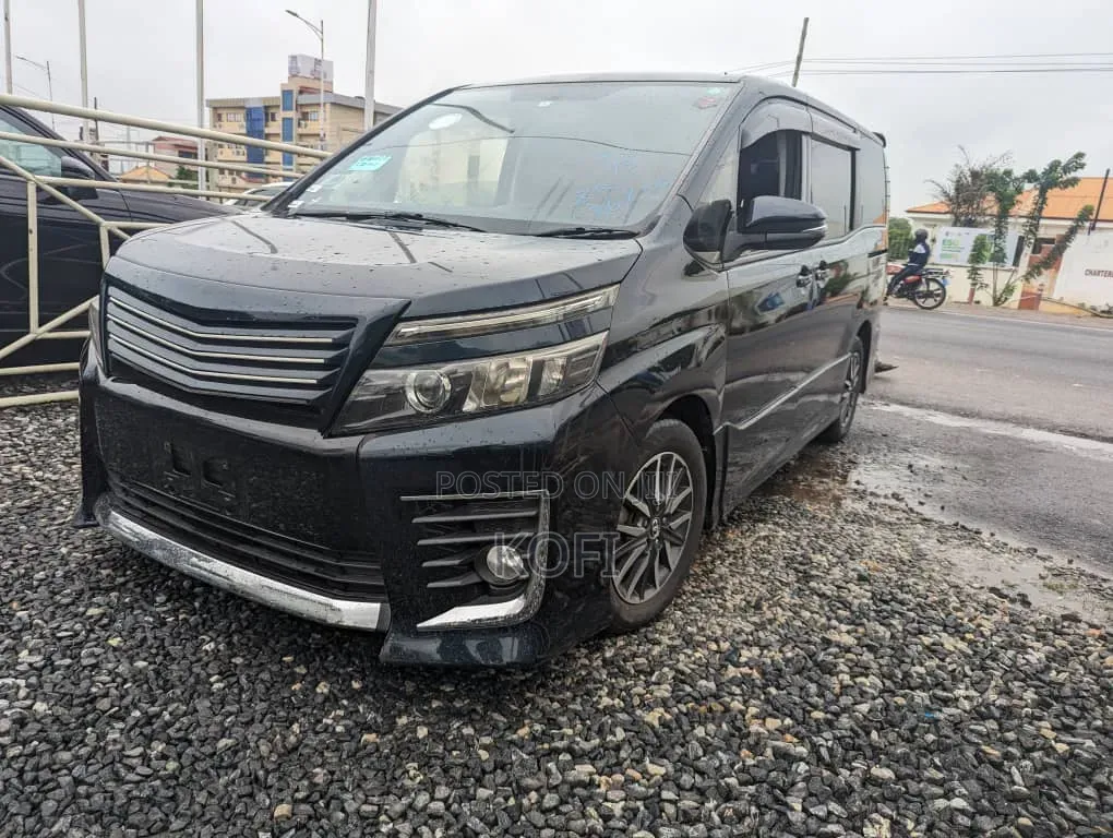 Toyota Voxy 2014 Black