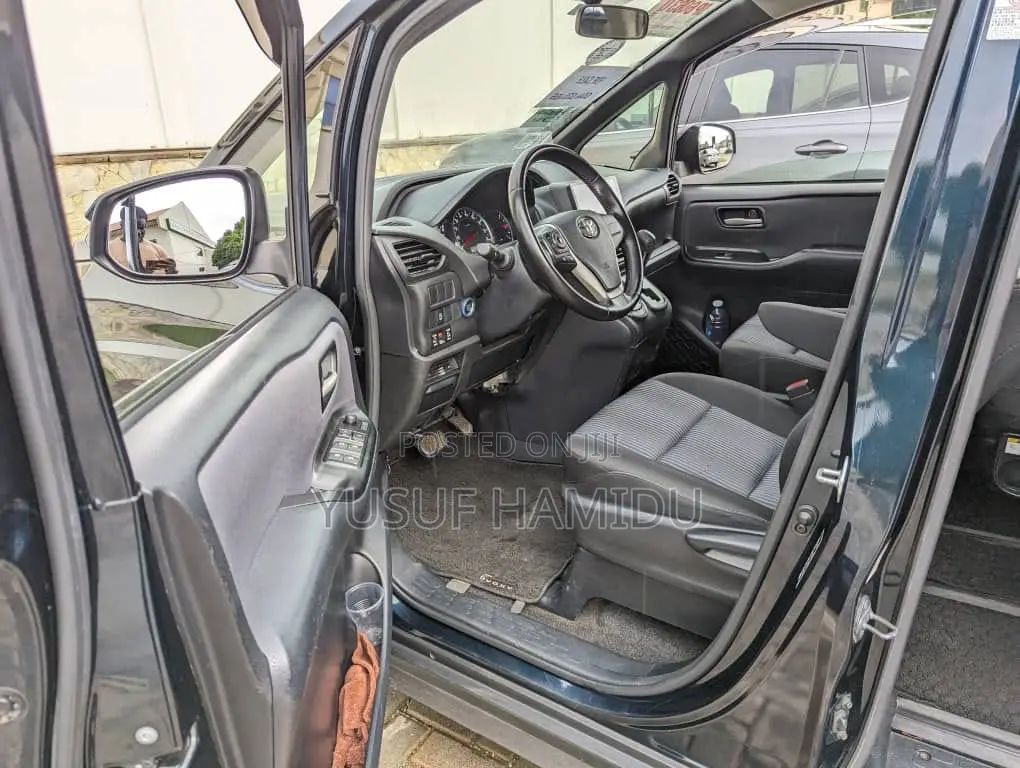 Toyota Voxy 2014 Black