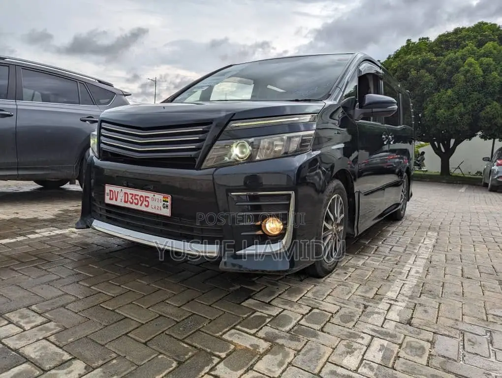Toyota Voxy 2014 Black