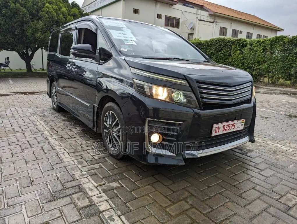 Toyota Voxy 2014 Black