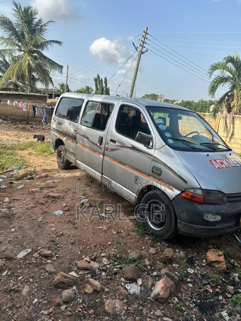 Toyota HiAce 2005 Silver