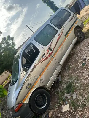 Toyota HiAce 2005 Silver