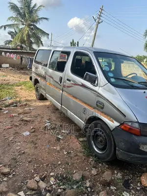 Toyota HiAce 2005 Silver