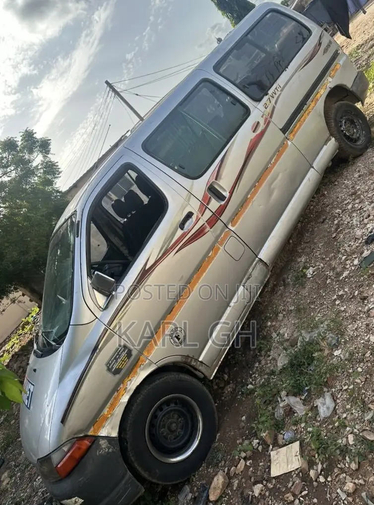 Toyota HiAce 2005 Silver