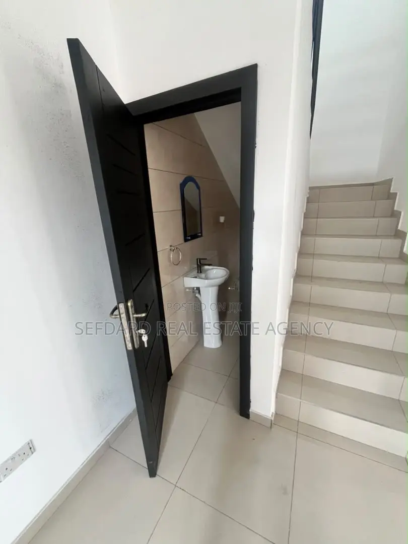 3bdrm Duplex in Sefdard Properties, Oyarifa for sale