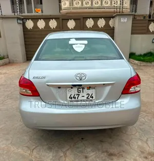 Toyota Vitz 1.3 FWD 5dr 2010 Silver