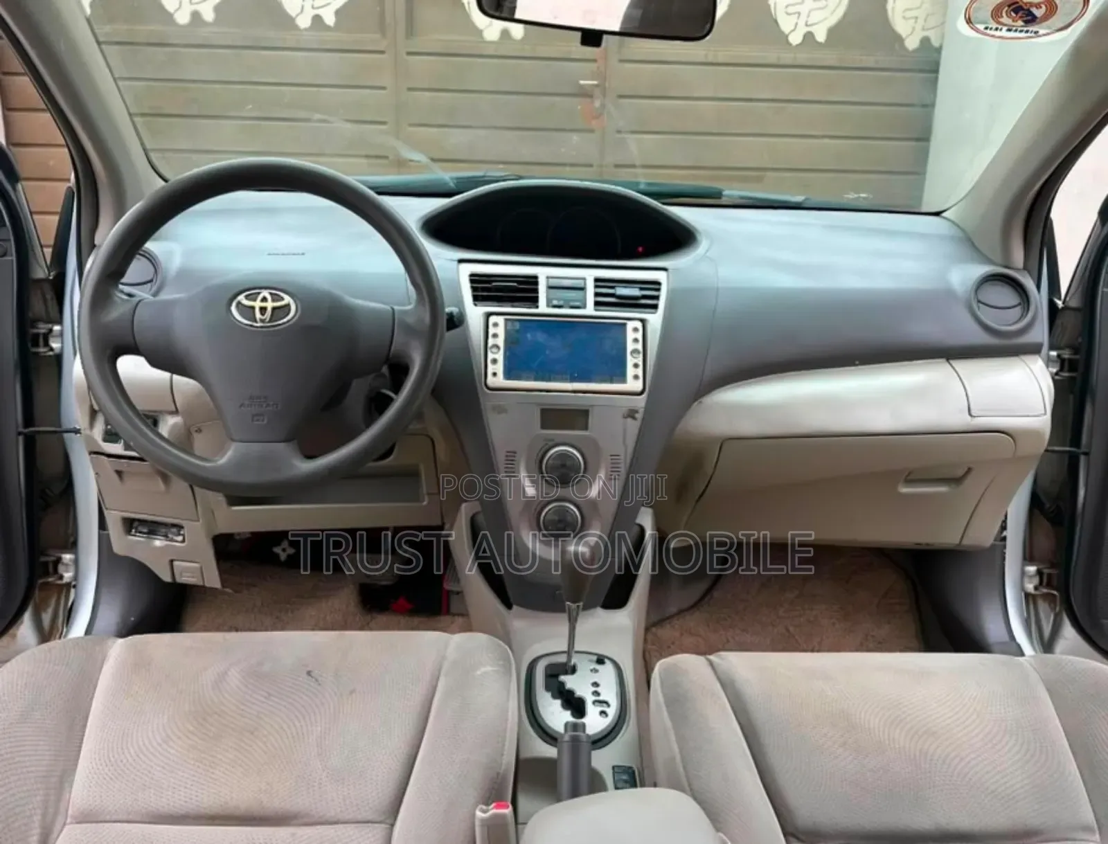 Toyota Vitz 1.3 FWD 5dr 2010 Silver