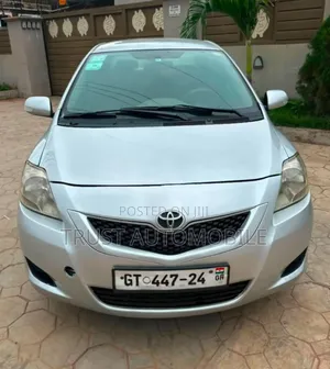 Toyota Vitz 1.3 FWD 5dr 2010 Silver