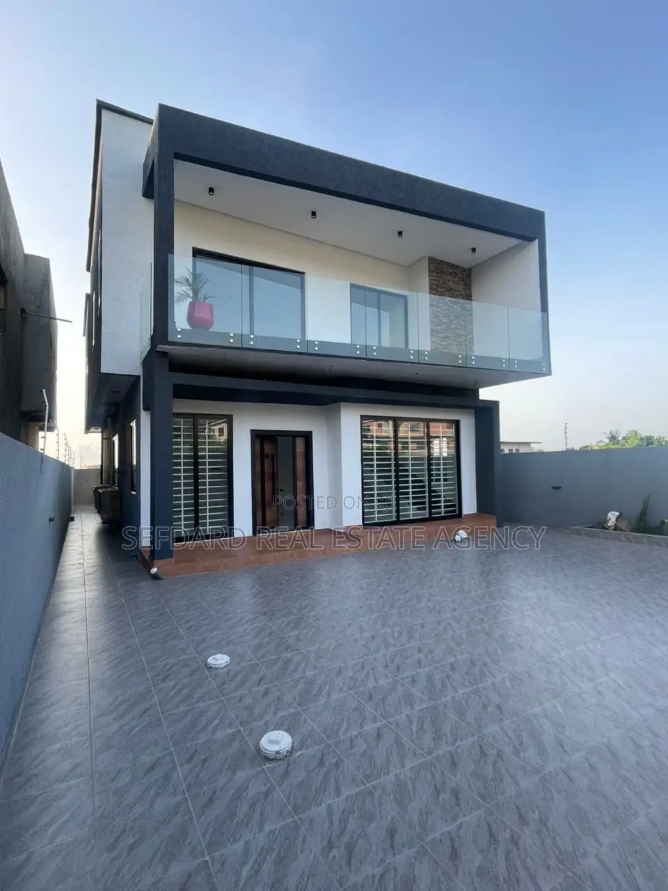 4bdrm Duplex in Sefdard Properties, Oyarifa for sale