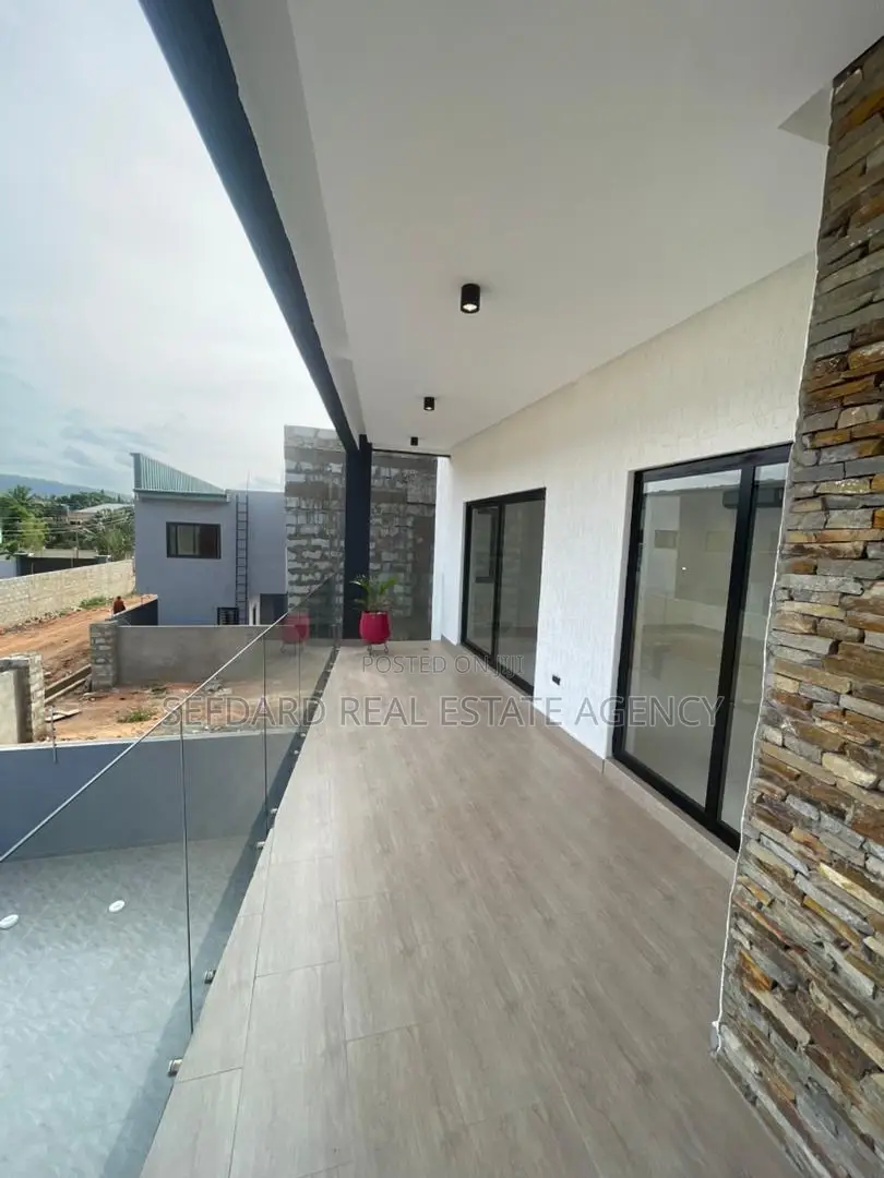 4bdrm Duplex in Sefdard Properties, Oyarifa for sale
