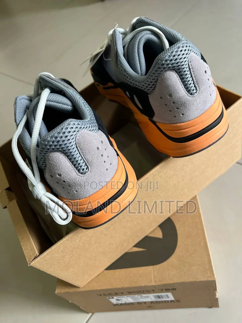 Adidas Yeezy Boost 700