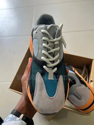 Adidas Yeezy Boost 700