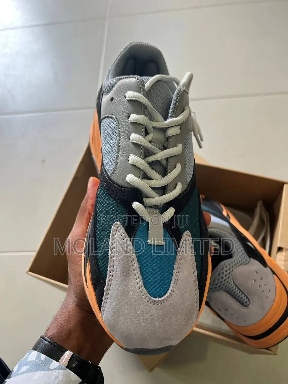Adidas Yeezy Boost 700