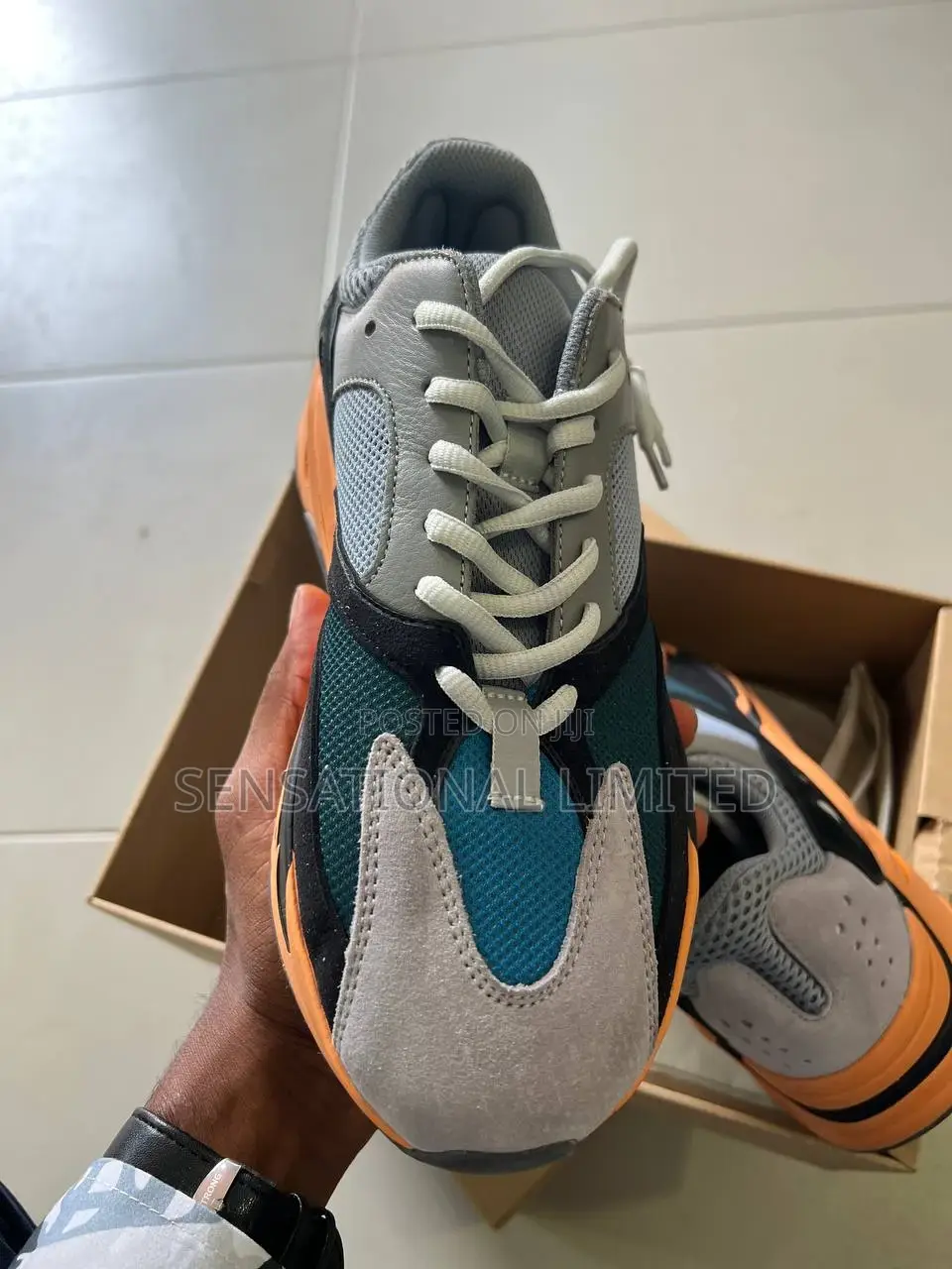 Adidas Yeezy Boost 700