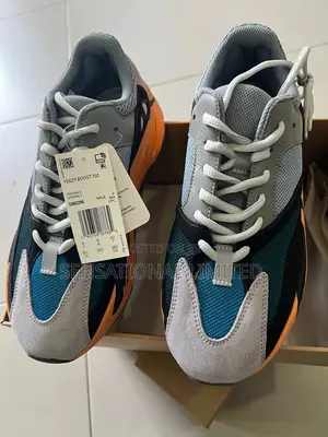 Adidas Yeezy Boost 700
